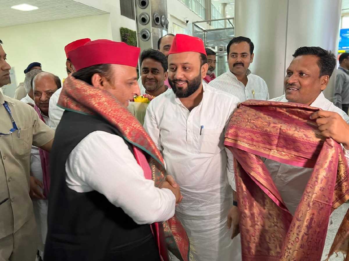 वाराणसी पहुंचे अखिलेश यादव ने शिक्षक भर्ती में कोर्ट के फैसले का किया स्वागत, उपचुनाव में किया जीत का दावा